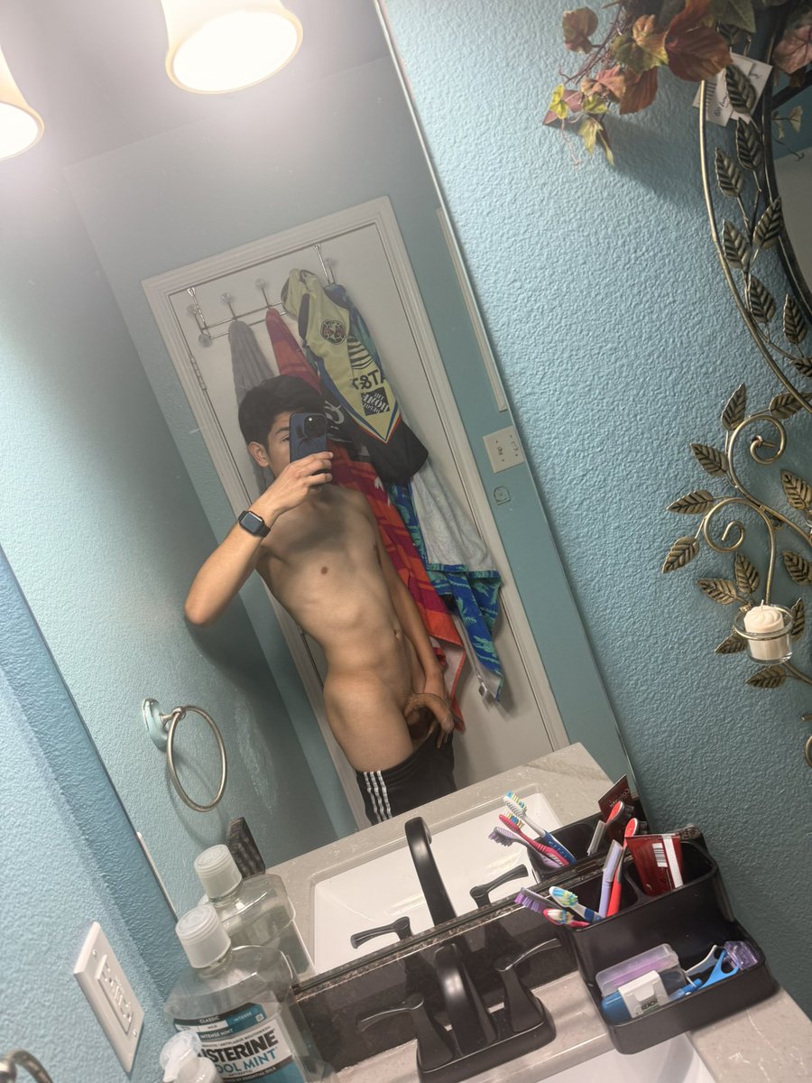ElFreakkk's tweet photo. Being home alone is so boring when you don’t have nobody to fuck 😔😕 https://t.co/skajvHL11J
