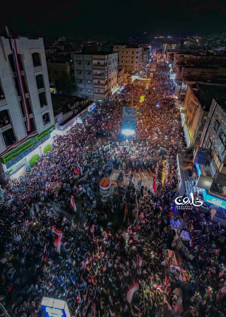 MoneerAlwajih's tweet photo. انتم في حضرة الجمهورية 
حيث لايوجد فيها سيد ولا عبيد 🫡

طوفان بشري في تعز احتفالًا بالعيد الـ 64 لثورة 26 سبتمبر 🇾🇪🔥

وتشوف واحد رأسه مربع يقول: «بندخل تعز» 😂🤣

يا حبيبي… شوف تعز أول، وبعدها تكلم! 😂🇾🇪 https://t.co/NyhZZ80tMN