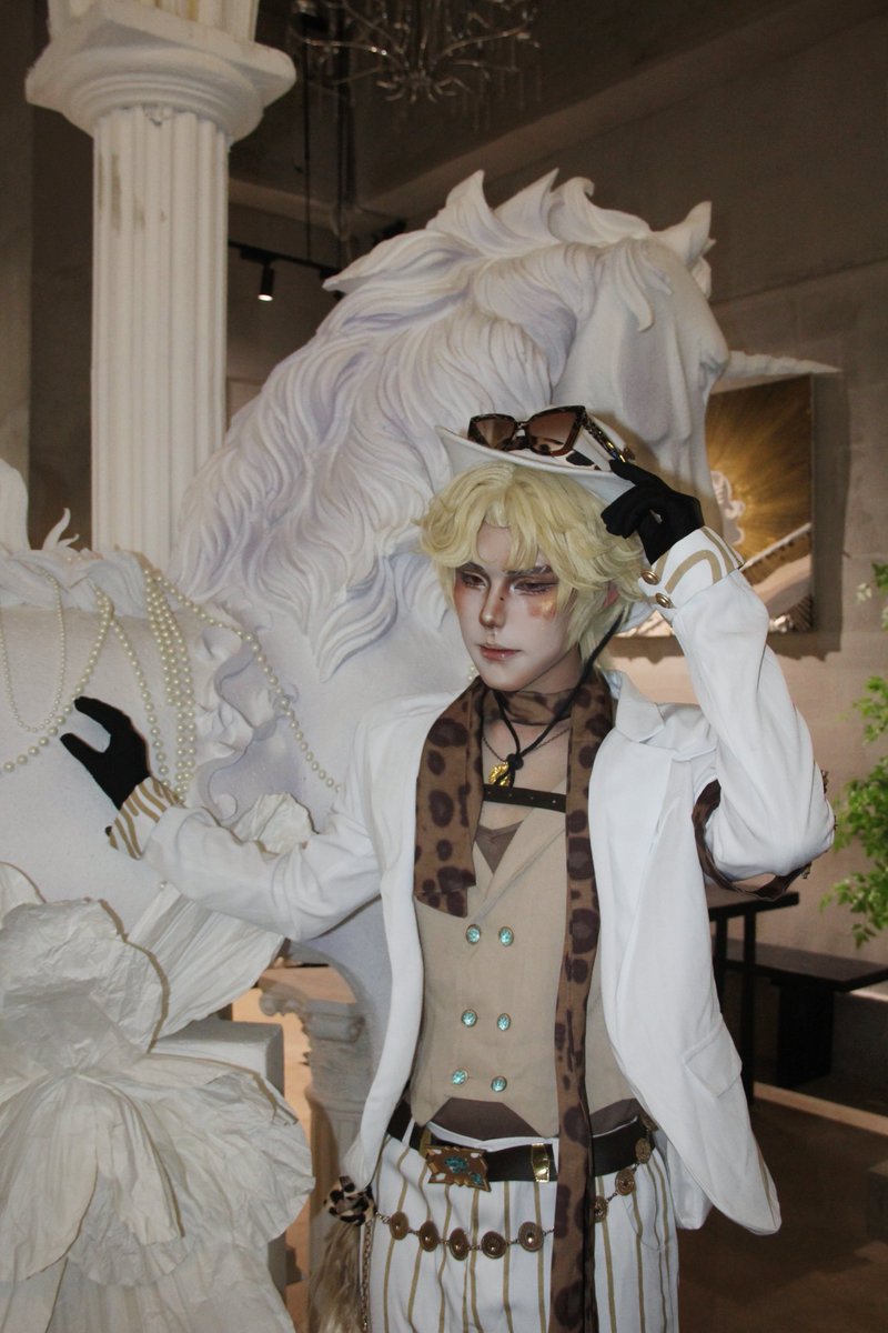 hhz0808's tweet photo. 璀璨的聚光灯下…
#cosplay #第五人格 #topㅤㅤ
#勘探员 #1s https://t.co/gMVmexdVh4