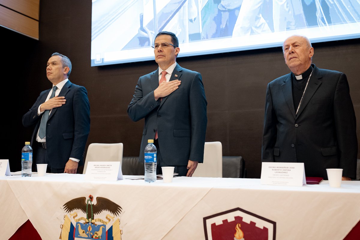 BGRuddyArias's tweet photo. Hoy instalamos el Primer Encuentro Sectorial de #ControlInterno del #SectorDefensa. La transparencia, el autocontrol y la ética pública deben ser hábitos diarios de excelencia para vencer la corrupción, blindar los recursos públicos y construir nuestra #PatriaMilagro. https://t.co/vMUmq88Y7R