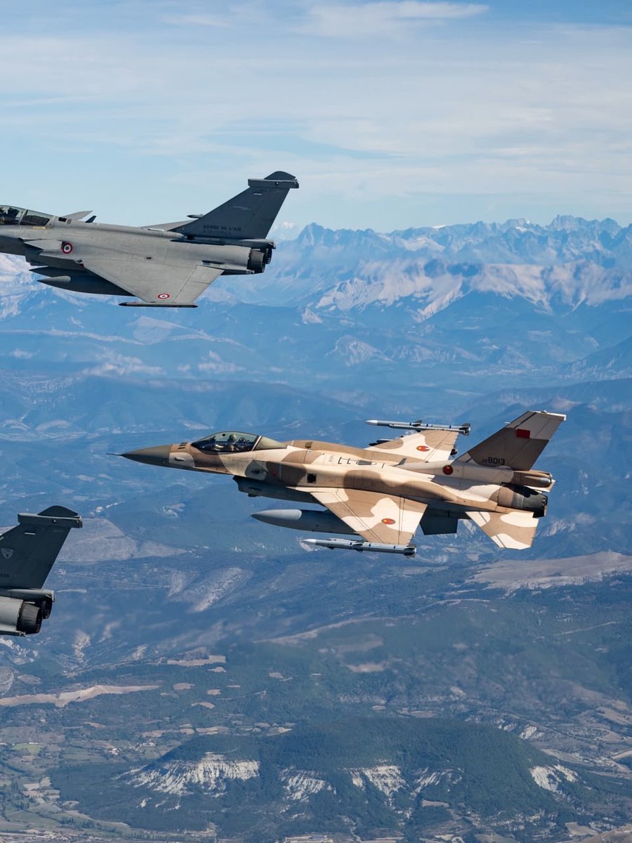 anass004e's tweet photo. Stunning shots of Moroccan F-16s flying alongside French Rafales during ORYX26 exercises in France  a powerful display of airpower, interoperability, and the growing defense cooperation between Morocco 🇲🇦 and France 🇫🇷. ✈️🔥 https://t.co/TEIgg44gvZ