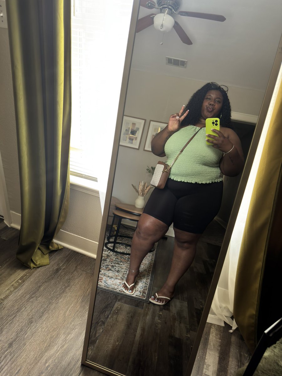 rayofsun_'s tweet photo. Let’s go explore Houston https://t.co/vD7joEoWOA