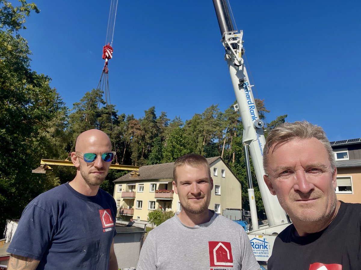 gregorbau1's tweet photo. Wir verlegen eine Spannbetondecke auf ein MFH in Weiden. Unsere Partner hier: Ketonia GmbH Spannbeton-Fertigteilwerk https://t.co/C4HQm7hfs2 und Richard Rank Kran &amp; Logistik GmbH https://t.co/3ZSBxHKGl5 https://t.co/a2cRRde4nk