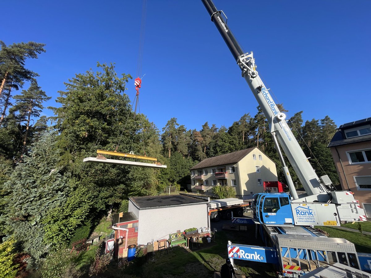 gregorbau1's tweet photo. Wir verlegen eine Spannbetondecke auf ein MFH in Weiden. Unsere Partner hier: Ketonia GmbH Spannbeton-Fertigteilwerk https://t.co/C4HQm7hfs2 und Richard Rank Kran &amp; Logistik GmbH https://t.co/3ZSBxHKGl5 https://t.co/a2cRRde4nk