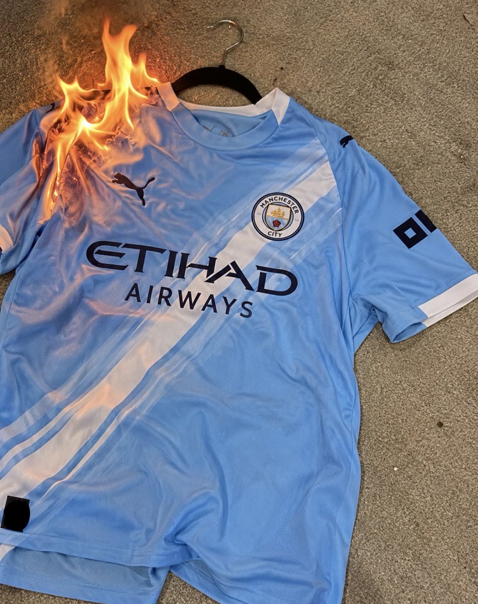 BLouu's tweet photo. I can’t support yall no more @ManCity 😔💔 https://t.co/7yWk6PpOE1