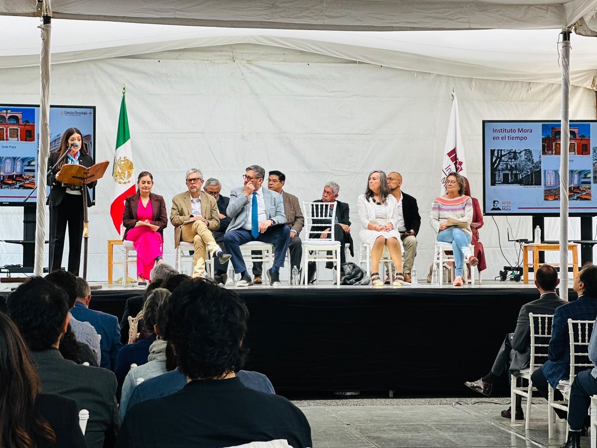 comar_sg's tweet photo. La Coordinadora General de la #COMAR @xade_mm, asistió a la conmemoración del 45 Aniversario del @institutomora 🏛️✨
@SEGOB_mx @arturomedinap https://t.co/5xlbxKupDQ