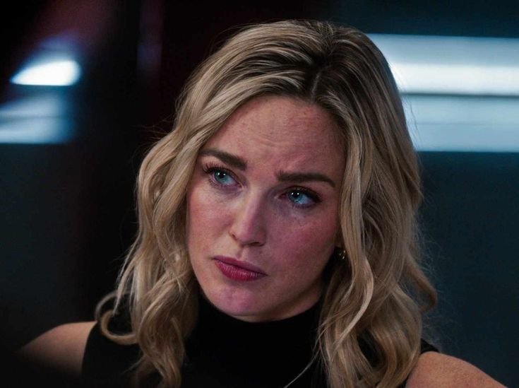 CAPTAINFRECKLED's tweet photo. she could do with more wives, or husbands? https://t.co/ldSTMDfeiB