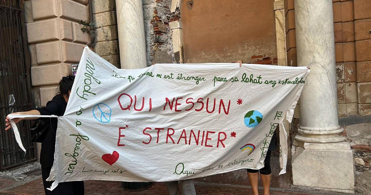 SalisIlaria's tweet photo. In ogni scuola. In tutta Italia.
🇮🇹 ❤️🌍
#Genova https://t.co/aJaL2YRTF1