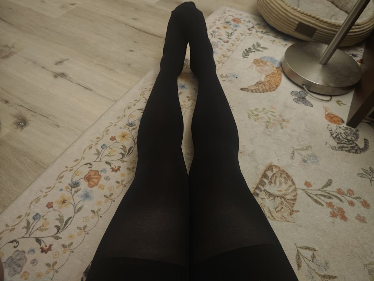 MikatheTrainer's tweet photo. I'm starting my journey for my dream body! ❤️ Hopefully soon I can start doing cosplay too!! ❤️🌹❤️ https://t.co/fEveq8XR9J