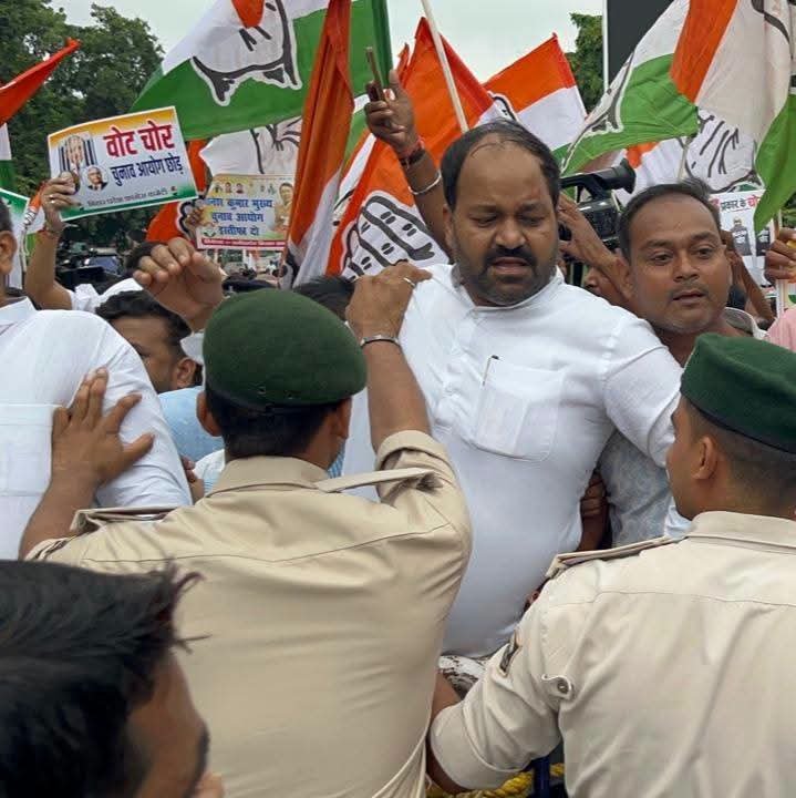 ManjeetSahuINC's tweet photo. पटना की सड़कों पर आज हम कांग्रेस जनों पर जिस तरह बल प्रयोग किया गया, वह सिर्फ कांग्रेस कार्यकर्ताओं पर हमला नहीं, बल्कि लोकतांत्रिक आवाज़ को दबाने का प्रयास है।

https://t.co/0yWhrPvdQd https://t.co/WGBwiHpjo0