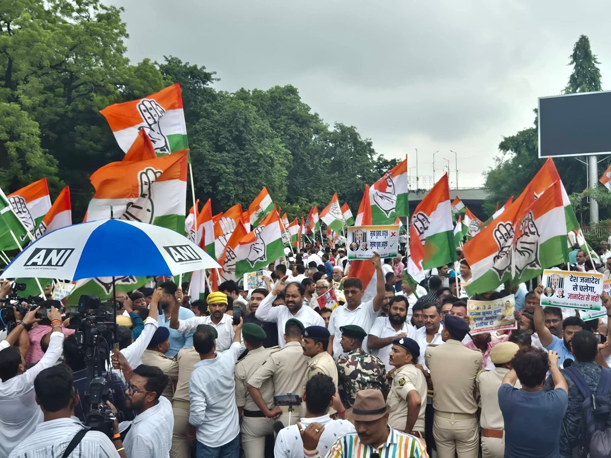 ManjeetSahuINC's tweet photo. पटना की सड़कों पर आज हम कांग्रेस जनों पर जिस तरह बल प्रयोग किया गया, वह सिर्फ कांग्रेस कार्यकर्ताओं पर हमला नहीं, बल्कि लोकतांत्रिक आवाज़ को दबाने का प्रयास है।

https://t.co/0yWhrPvdQd https://t.co/WGBwiHpjo0