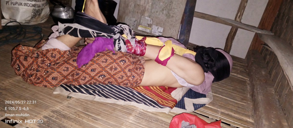 NafisahBela's tweet photo. Ampun tuan😭😭😭 janji gak nakal lagi,aku sesak dan kedinginan banget tuan ampuun 😖😖😖😭#bondage,#jilbabbondage.#cder,#crossdeserindonesia. https://t.co/iCmyRY6nxL