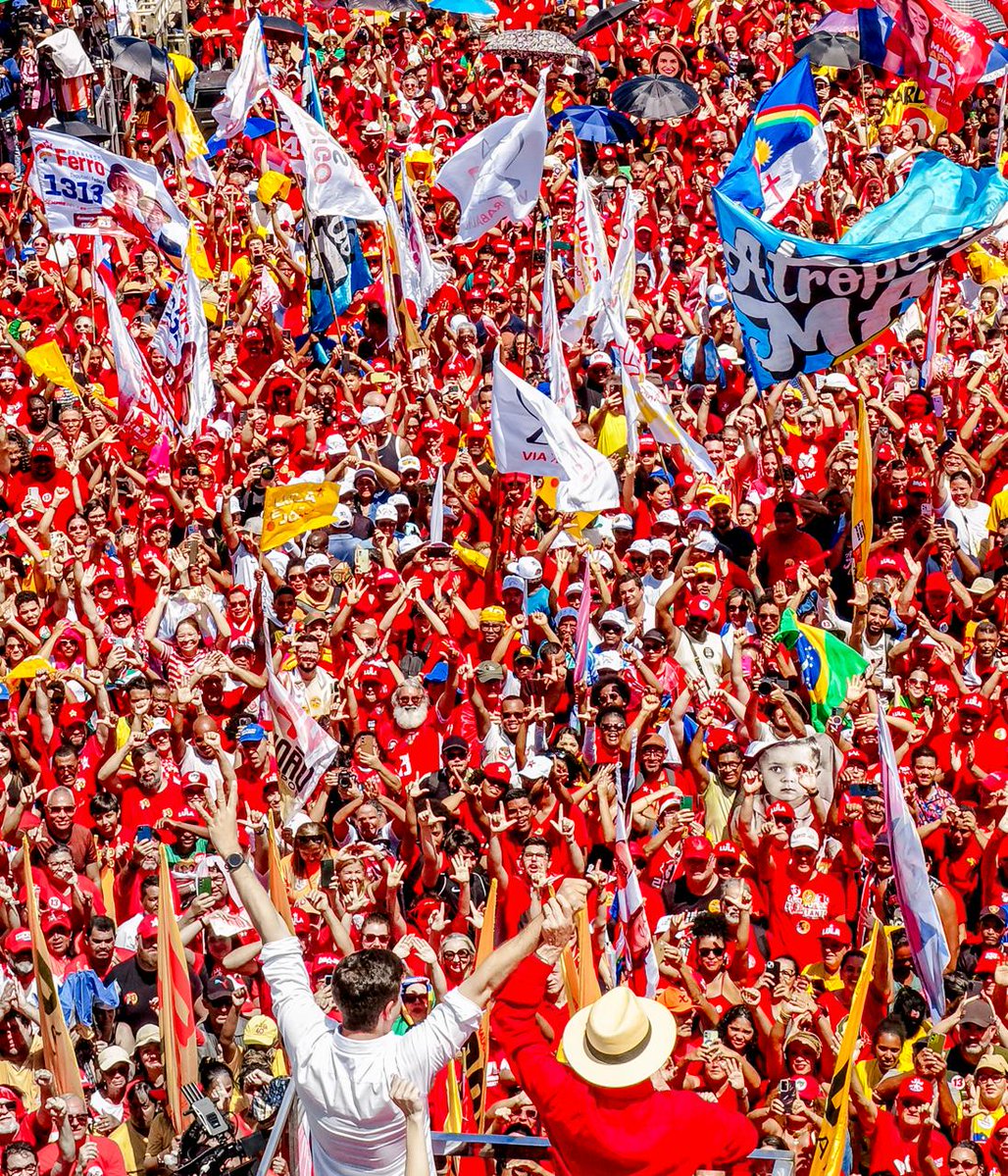 LulaOficial's tweet photo. Obrigado, Recife (PE), por tanto carinho e apoio. 

Vamos juntos, ao lado de João Campos, Humberto Costa e Marília Arraes, até a vitória!

📸 @ricardostuckert https://t.co/kdrqLY5cyy