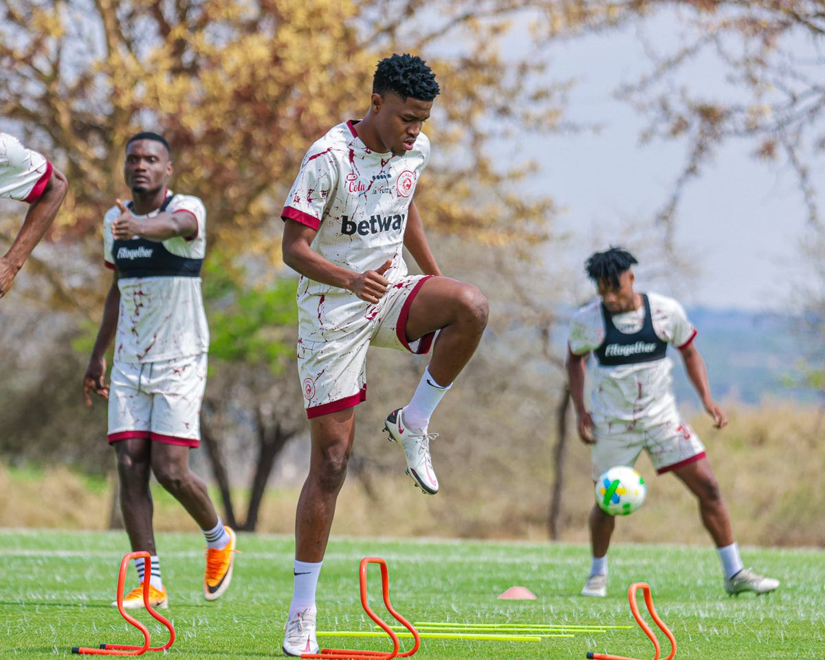 SimbaSCTanzania's tweet photo. Muda wa kujiweka sawa 🪫 #NguvuMoja https://t.co/ytPxr8H9qJ
