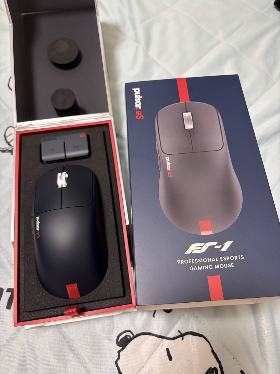 odamared's tweet photo. pulsarのxlite v3を3年弱使ってて
そろそろマウス変えたいなと思い1週間程前からこれ握ってますけど、ゲチで神です
欠点はこの色しかないので手汗が凄く目立ってしまうﾄｺﾛ💦💦💦 https://t.co/6YB6SEYRBf