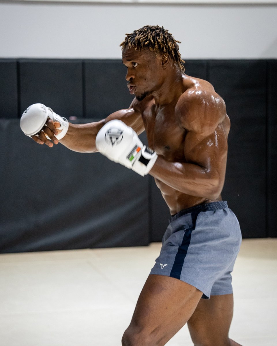 Focused on UFC win number six 👀

#UFC332 is statement time for Ateba Gautier

[ OCT 3 | LIVE at 8pmET on @​ParamountPlus and @​CBS ] 
 [▻](https://video.twimg.