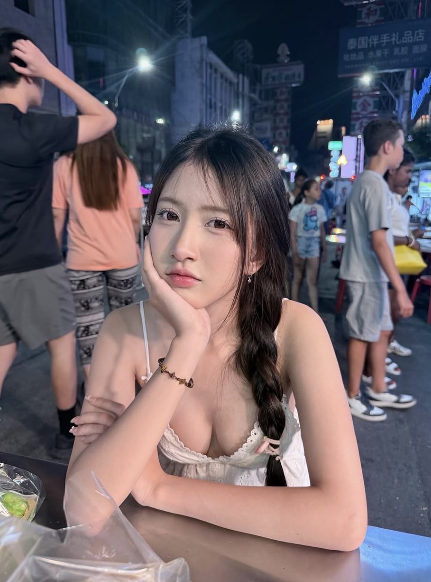 Decko1988's tweet photo. 🍨"เนื้อนุ่มละมุนสมชื่อซูเฟล่ ซึมเข้าผิวไวมาก ไม่เหนียวเหนอะหนะ หน้าผ่องเป๊ะทั้งวัน" ✨ ครีมกันแดดเนื้อซูเฟล่ คุมมัน กันเหงื่อ ผิวใสเป็นธรรมชาติ

🆔 234smm
#รับงานกรุงเทพ พระราม4 คลองเตย https://t.co/PwnByfsTAG