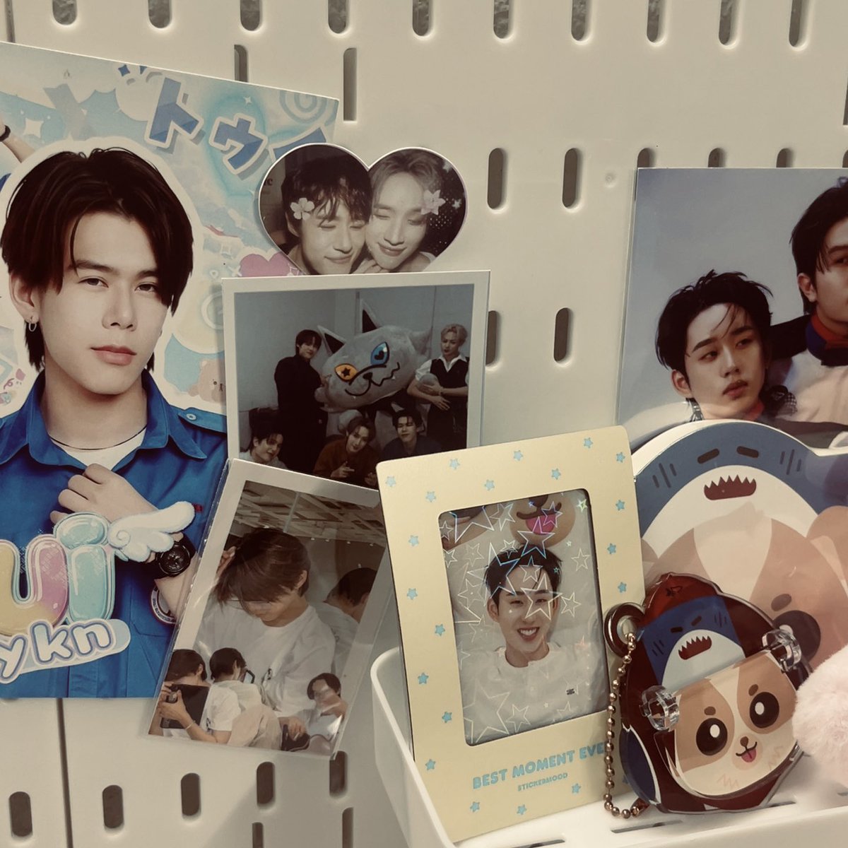 bcuiltctt's tweet photo. ทุกคนเราขอกำลังใจ น้ำท่วมไม่ไหวแล้ว คิดถึงไลแคน คิดถึงเอส คิดถึงตุ้ยเลี่ยมโก๋วนัทฮง คิดถึงเพื่อนไลค์ยูทุกคนเรย กุท้อมาก น้ำตาแรกขแงปี สัมผัสคำว่านอนแล้วสะดุ้งตลอดเวลาเป็นงี้ แล้วยังติดอยุ่ในบ้าน ข้าวยังไม่ได้กินตั้งแต่กลางวัน งานก้ลาเหมือนไม่ได้จะให้ลา แล้วกังวลกุจะทำงานได้ไหม เอาเงินที่ไกนไปหาพวกก้อนทั้งหมดนี้ดี ผ่านเรื่องแย่ๆมาเพราะเค้า จนตอนนี้กุแย่ของจริง ยังนอนร้องไห้มือสั่นอยุ่เลยตอนนี้ เครียดชีวิต 🥹 กุจะทำไรต่อ😭😭😭 ออกไม่ได้น้ำจะเตียงที่นอนตอนนี่แล้ว