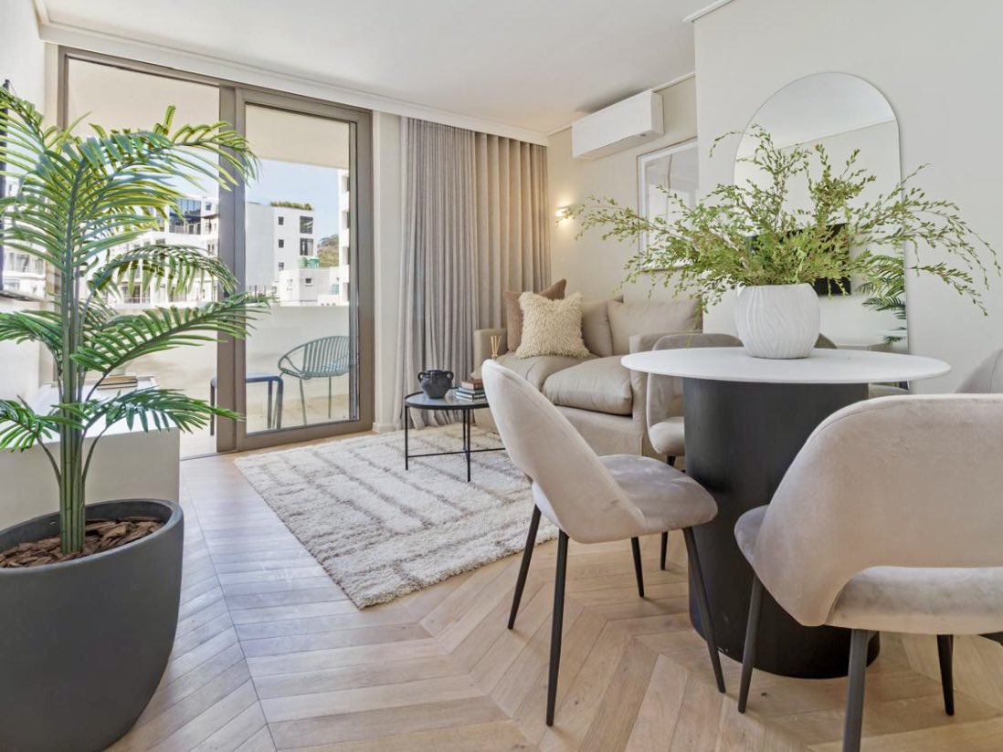 VolschenkHeyns's tweet photo. Sea Point | Cape Town 

1 Bed | 1 Bath | 45 m²

Italian Riviera-inspired, fully furnished designer apartment steps from the Promenade. 

Price: R6 850 000

#volheys #seapoint #capetown #realestate https://t.co/76LAC7wwi4