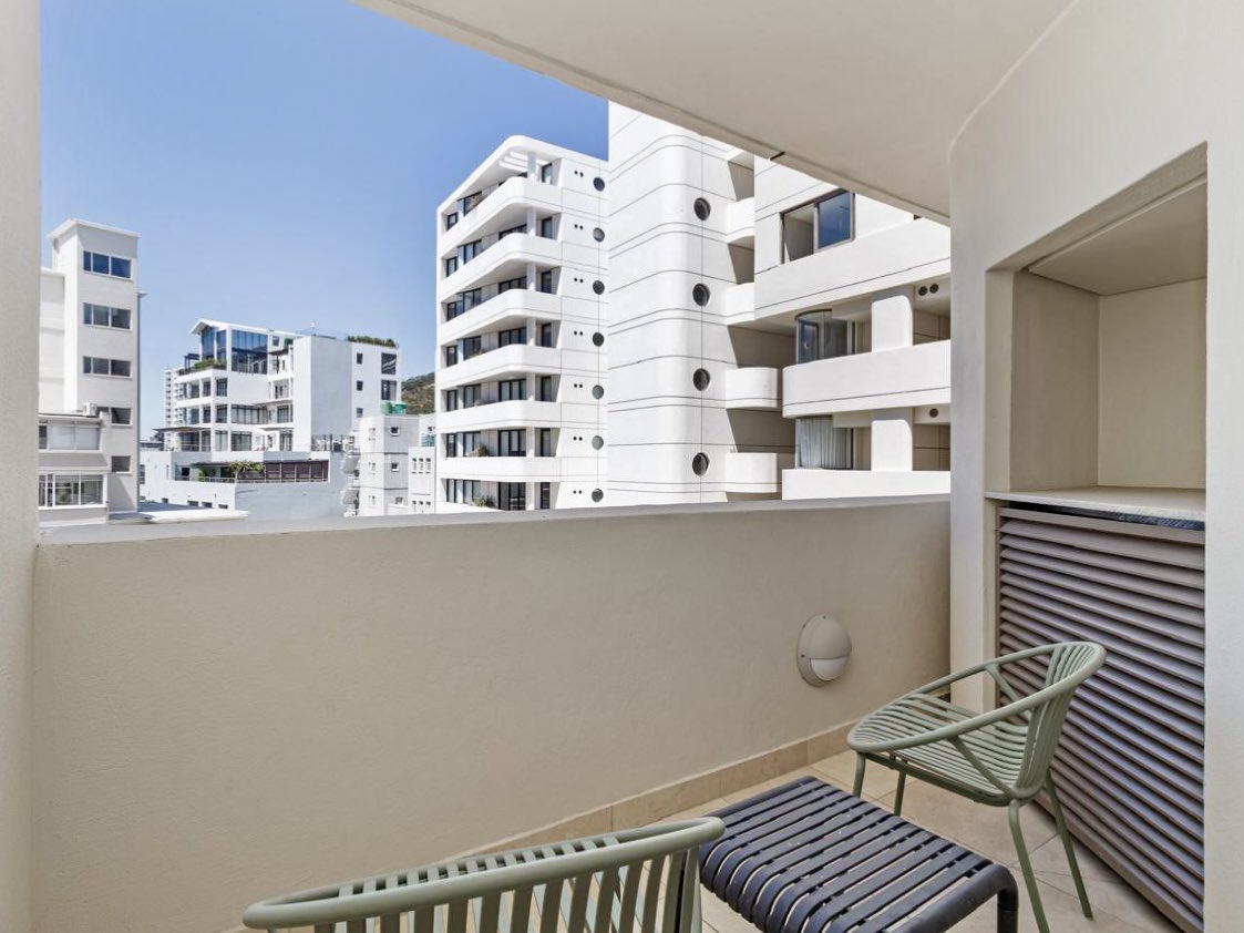 VolschenkHeyns's tweet photo. Sea Point | Cape Town 

1 Bed | 1 Bath | 45 m²

Italian Riviera-inspired, fully furnished designer apartment steps from the Promenade. 

Price: R6 850 000

#volheys #seapoint #capetown #realestate https://t.co/76LAC7wwi4