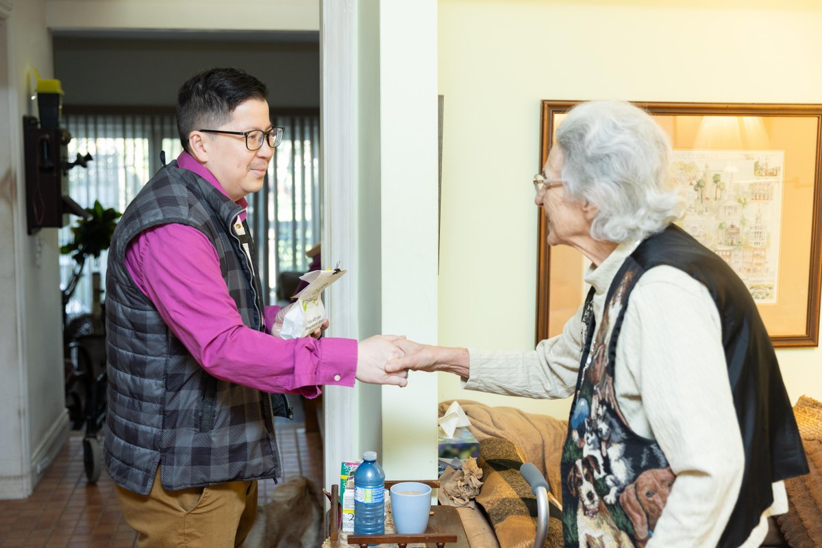 UnityHealthTO's tweet photo. Patient Anne Jackson is quick to sing the praises of Outpatient Pharmacy Manager Sean Chai-Chong at Providence Healthcare. “He’s approachable and sincere. He answers my questions and he gives me choices. I wouldn’t go anywhere else.” Read more: https://t.co/NJISCGqUr0 https://t.co/9XJUsQ6YyW