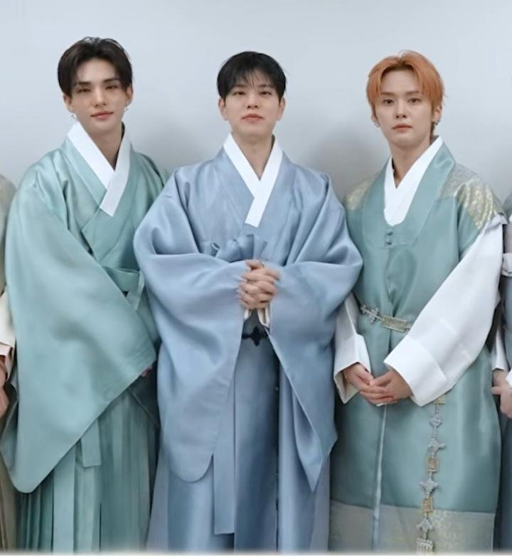Tahis_Ahtty's tweet photo. @zaynjjong Real.. solo basta con ver hacia donde se inclinaban aquí sin que Seungmin sea el centro https://t.co/EgR75mFmoX