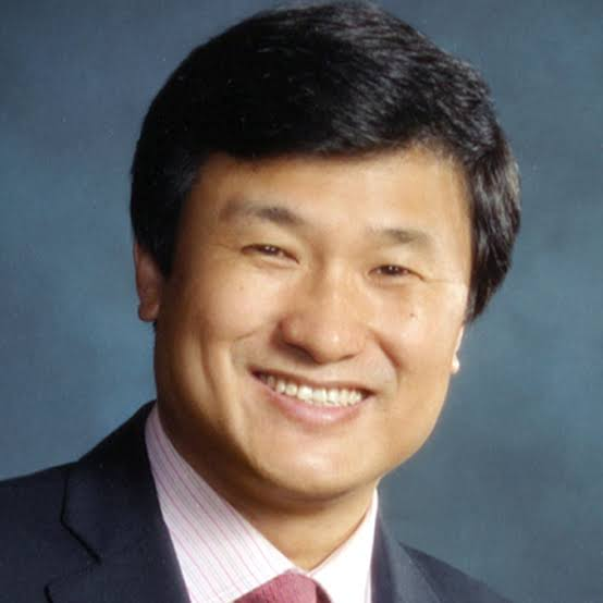 MoInvestingHQ's tweet photo. LI LU HAS 95% OF HIS PORTFOLIO IN 4 STOCKS

Here's where the "Chinese Warren Buffett" is betting big 👇

1. Alphabet $GOOGL $GOOG 

% of portfolio → 47.9% https://t.co/5AXRnF5UGd