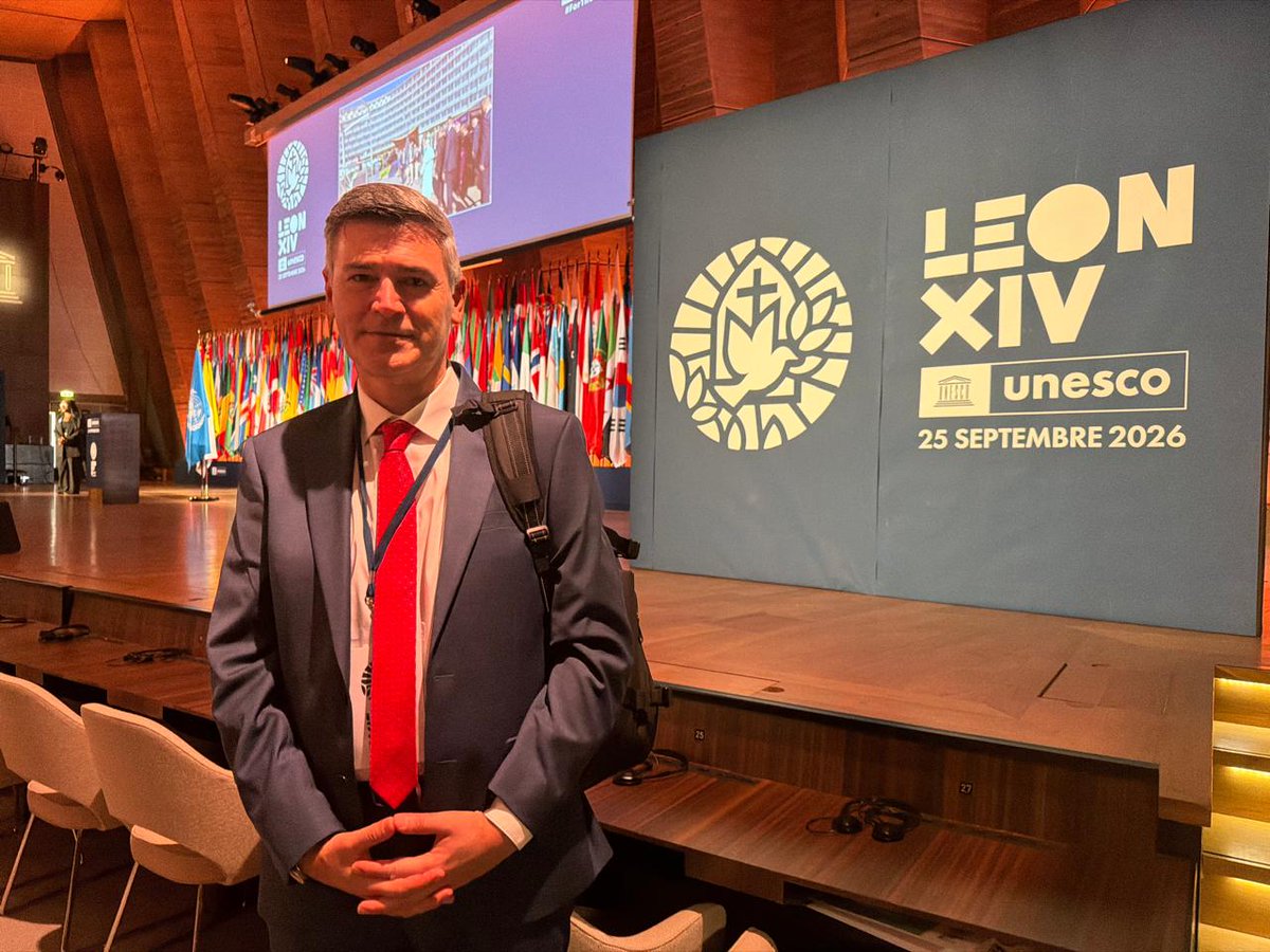 PasseriniOk's tweet photo. El Santo Padre remarcó que ese mundo justo se construye reconociendo en el otro a un hermano, cuidando la dignidad de cada persona y asegurando que el progreso, a través de la educación y la tecnología, esté siempre al servicio del ser humano. Un llamado que también interpela a quienes trabajamos cada día para mejorar nuestras ciudades.
