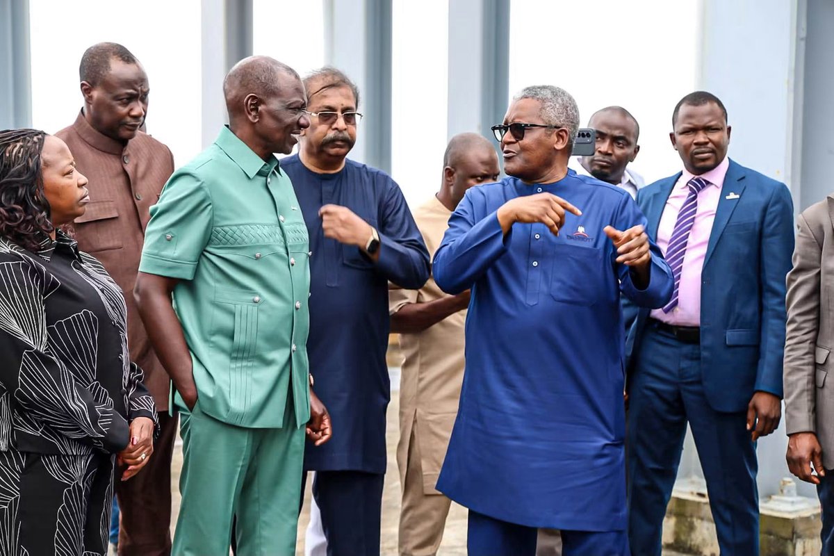 RamogiFM's tweet photo. President Ruto olimo kambi luoko mauta mar Dangote Petroleum Refinery and Petrochemicals Complex Kama orwake kod wuon kambino Aliko Dangote. https://t.co/KKJ1ZsUKOq