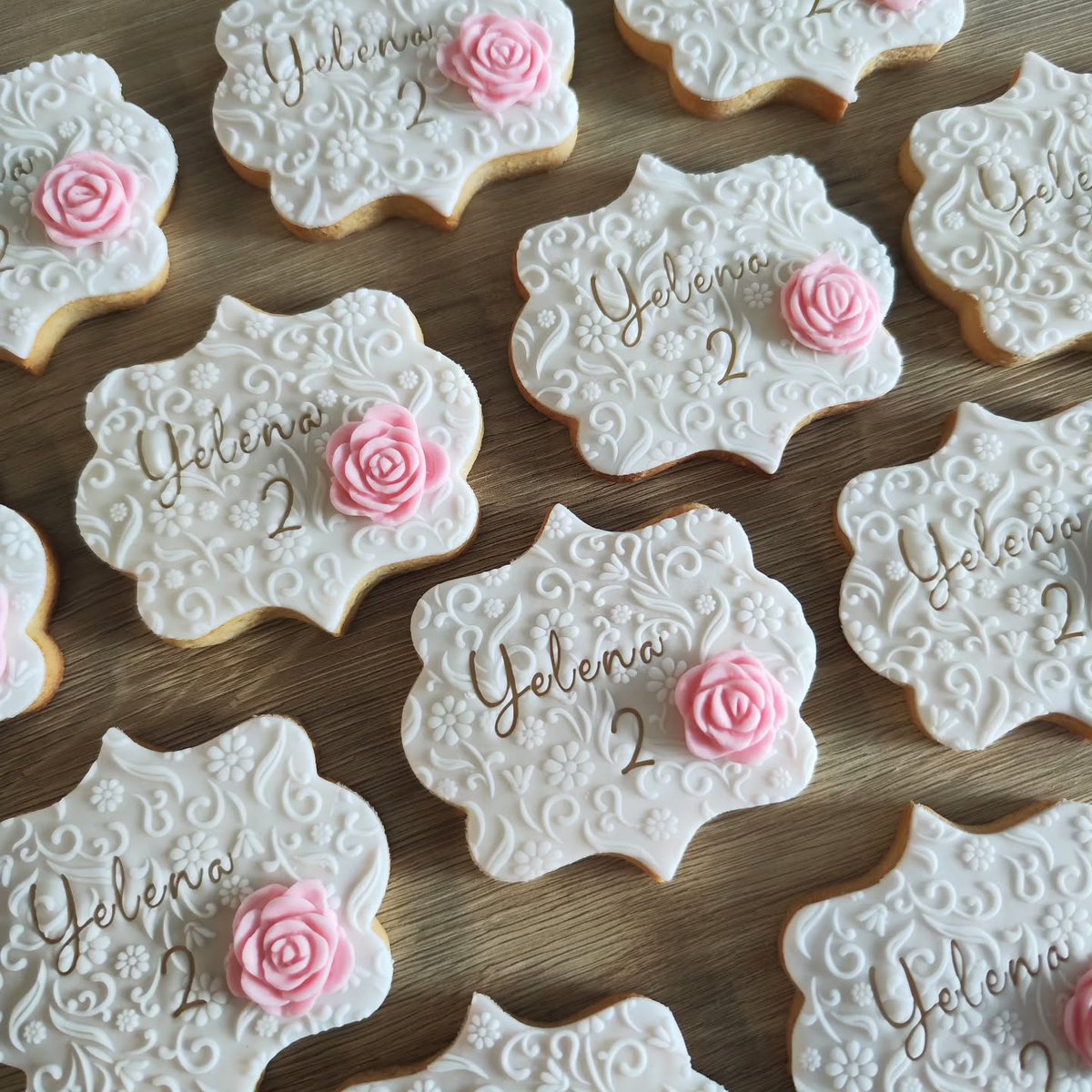 LuettaFuelt8w's tweet photo. Biscuits et sablés personnalisés pour sublimer vos événements. Renseignements et commandes au 0771689199 ou par e-mail à gateaumonamour@gmail. com. https://t.co/iOy8YgC6jw