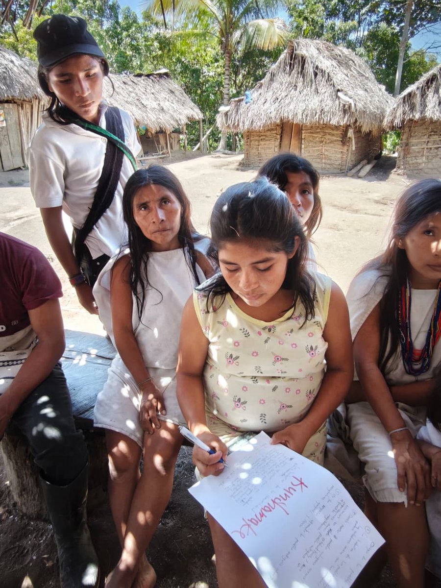 AcnurColombia's tweet photo. 📍🇨🇴 La Guajira 

💙Tras el desplazamiento forzado, la comunidad indígena Wiwa de Kunshamake retornó a su territorio y construye un Plan de Vida clave para su protección. 

🤝Trabajamos por su seguridad, dignidad y derechos.

Con apoyo del Fondo Humanitario para Colombia (RHPF). https://t.co/5JcPcwueuJ