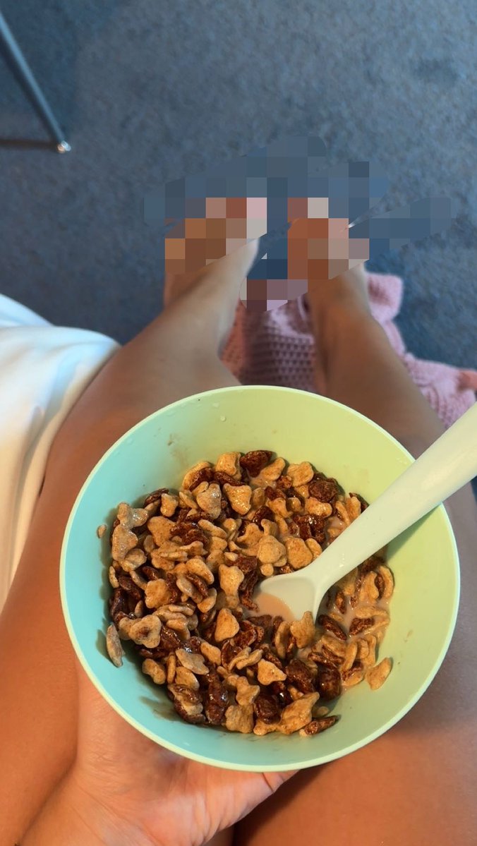 m_vse26's tweet photo. devine ma pédicure du jour ? 🦶😋#fetichiste #moneyslabe #soumis #pieds https://t.co/rvGsFLyL4M