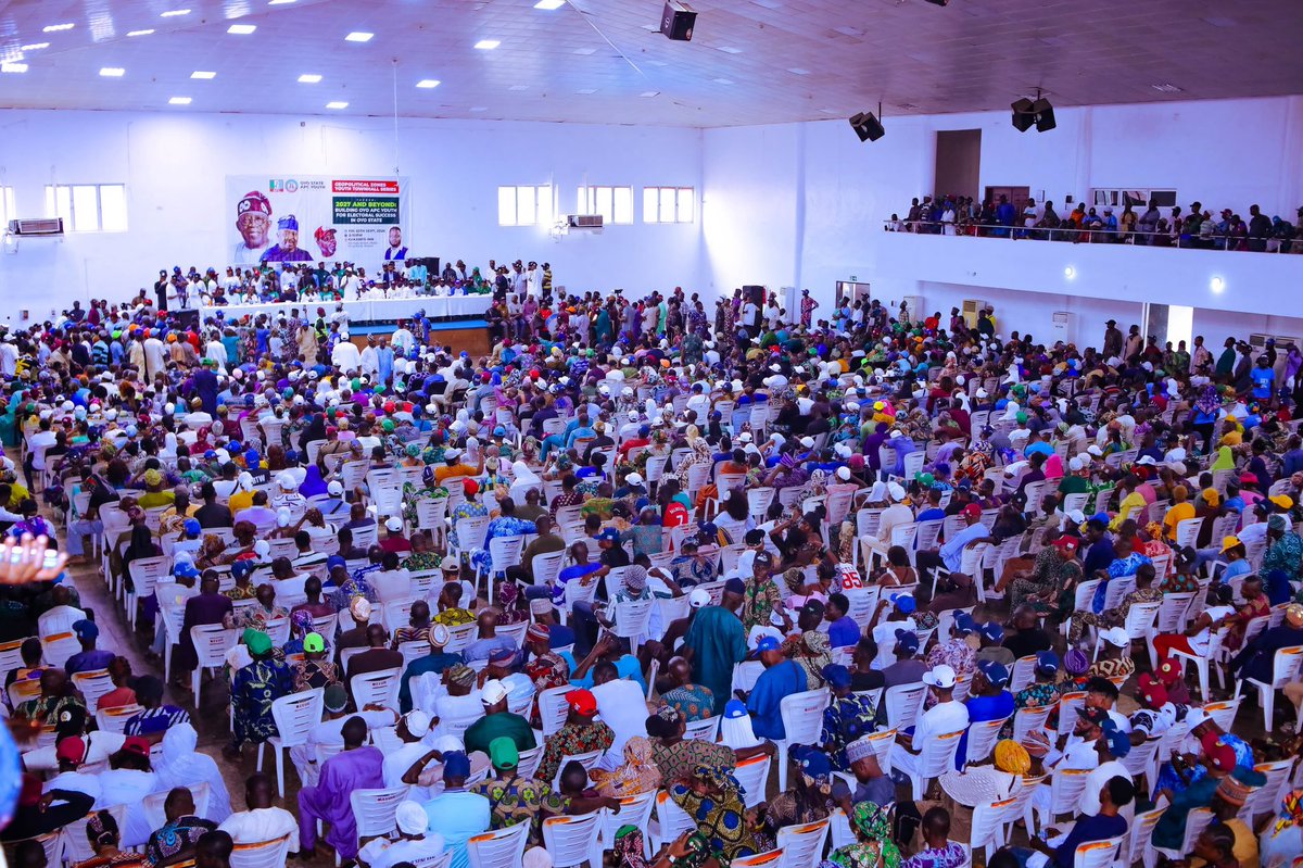 Hon_Danjo's tweet photo. Ogbomoso ✅ Saki ✅ Iseyin ✅ Oyo ✅ Igbo-Ora ✅ Ibadan ✅
The #Sharafa train went round and came home bigger. 📍🔥
Hon. Adesoji Michael Adedeji, incoming Deputy Governor of Oyo State, closed the youth engagement tour in Ibadan with our largest crowd yet. Oyo state youth didn't just show up. They showed out.
Build up for #OyoAhead. We move.
#OyoAPC #Oyo2027
@SenSharafaAlli
@lamijuakala
@titilopegb
@mrlurvy
@unusual_Glory
@oyoapcyouth