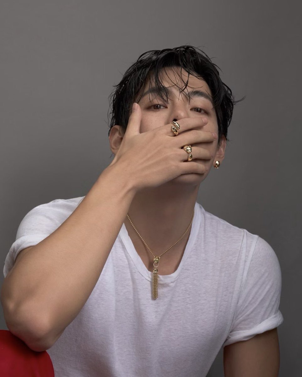 fatherhyungs's tweet photo. good job i’m not a photographer i would’ve dropped my camera and sucked him off as soon as i saw him like this https://t.co/2J4EZxtFKn
