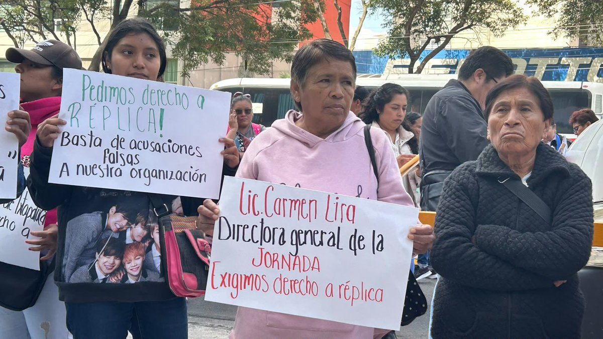 AntorchaOficial's tweet photo. 300 ANTORCHISTAS DE IXTAPALUCA PROTESTAN EN LA JORNADA; PIDEN NO SE LES CALUMNIE. Una comisión de 300 antorchistas de #Ixtapaluca, Edomex, se manifiestan en las instalaciones @LaJornada @lajornadaonline para solicitar derecho de réplica, porque el diario publicó información falsa https://t.co/GAAn6KaPMT