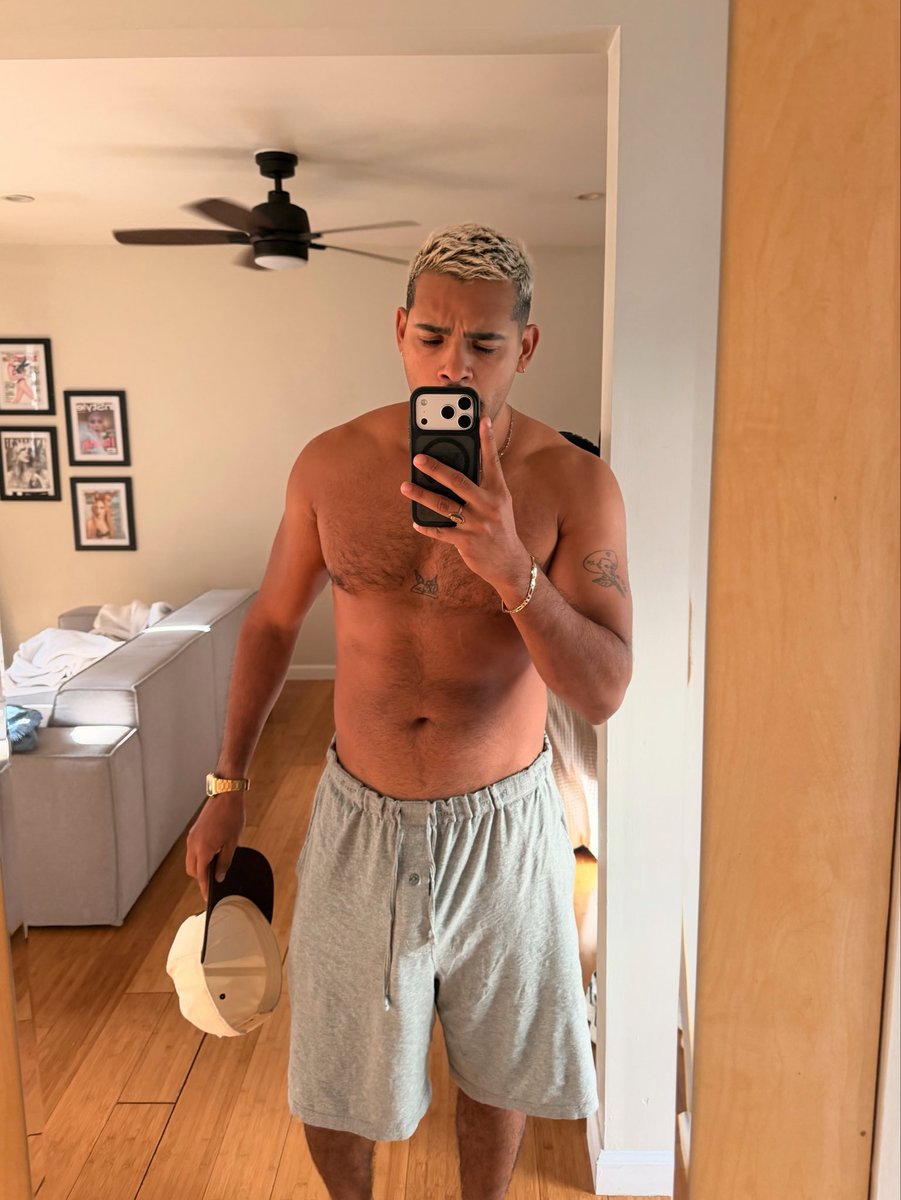 NickrHerrera's tweet photo. It’s friyay. Good morning friends :) https://t.co/Rkh0avs2QE
