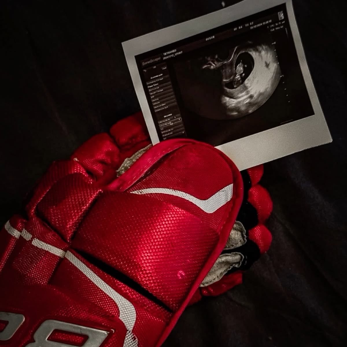 ThawMeOut_Casey's tweet photo. Vi posting this on her public instagram account without a caption or anything and the fans in her comments would go nuts https://t.co/C24GwHSQQz
