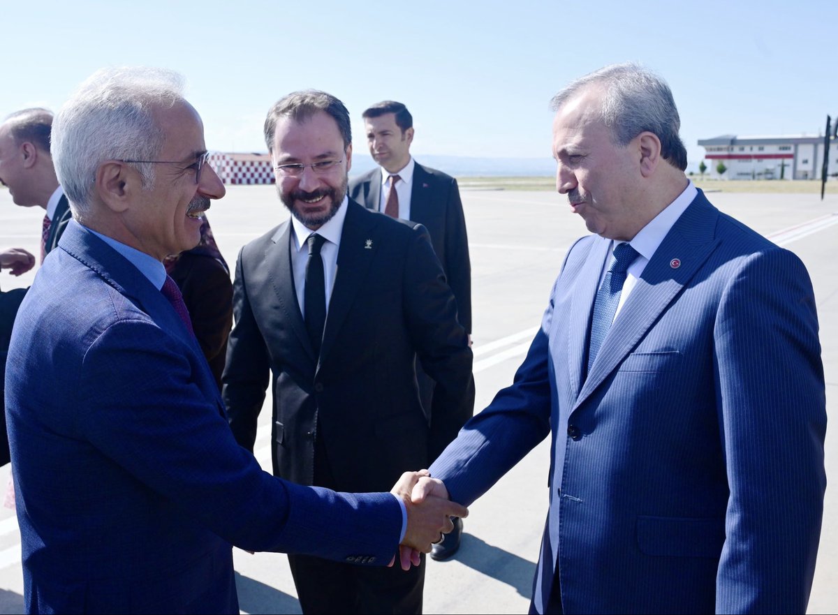 mugokgoz32's tweet photo. HAYIRLI OLSUN #ISPARTA’M

Isparta-Antalya Dereboğazı Yolu’muzun kalan kesimi 2027 yılının başında ihale ediliyor 🚧

Türkiye Yüzyılı Buluşmaları kapsamında Ulaştırma ve Altyapı Bakanımız Sayın Abdulkadir Uraloğlu’nu şehrimizde ağırladık. https://t.co/KKsDiiWJrS