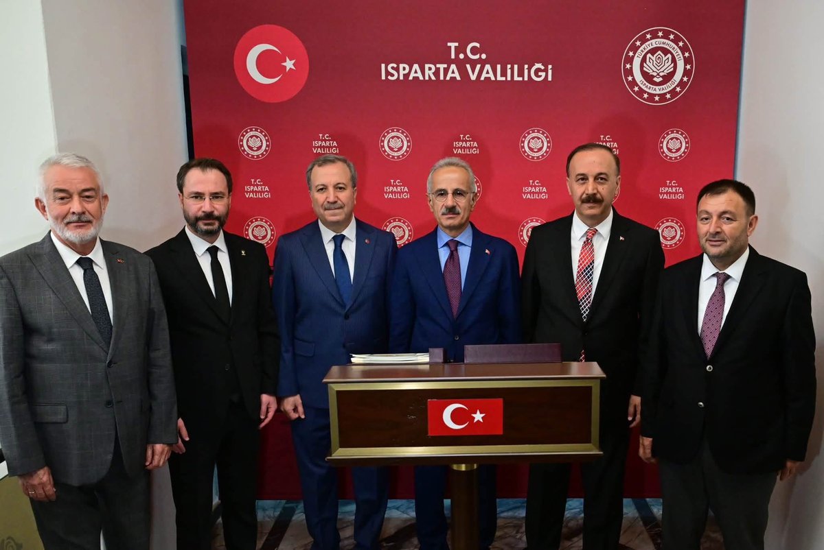 mugokgoz32's tweet photo. HAYIRLI OLSUN #ISPARTA’M

Isparta-Antalya Dereboğazı Yolu’muzun kalan kesimi 2027 yılının başında ihale ediliyor 🚧

Türkiye Yüzyılı Buluşmaları kapsamında Ulaştırma ve Altyapı Bakanımız Sayın Abdulkadir Uraloğlu’nu şehrimizde ağırladık. https://t.co/KKsDiiWJrS