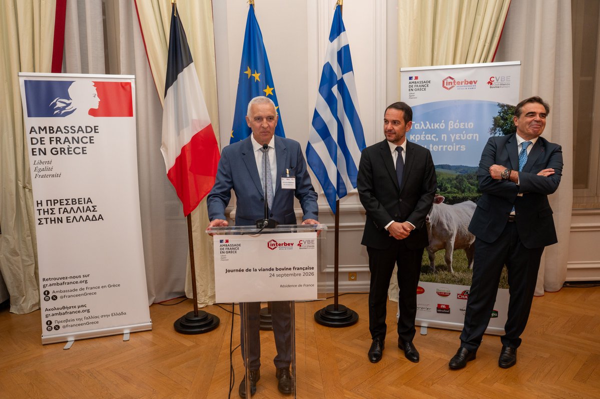 Interbev_fr's tweet photo. 𝗟𝗲 𝗖𝗹𝘂𝗯 𝗩𝗶𝗮𝗻𝗱𝗲 𝗕𝗼𝘃𝗶𝗻𝗲 𝗘𝘂𝗿𝗼𝗽𝗲 𝗲𝘁 𝗜𝗡𝗧𝗘𝗥𝗕𝗘𝗩 𝗼𝗻𝘁 𝗲́𝘁𝗲́ 𝗵𝗼𝗻𝗼𝗿𝗲́𝘀 𝗱𝗲 𝗿𝗲́𝘂𝗻𝗶𝗿 𝗮̀ 𝗹𝗮 𝗥𝗲́𝘀𝗶𝗱𝗲𝗻𝗰𝗲 𝗱𝗲 𝗙𝗿𝗮𝗻𝗰𝗲 𝗮̀ 𝗔𝘁𝗵𝗲̀𝗻𝗲𝘀 𝗹𝗲𝘀 𝗽𝗿𝗶𝗻𝗰𝗶𝗽𝗮𝘂𝘅 𝗮𝗰𝘁𝗲𝘂𝗿𝘀 𝗴𝗿𝗲𝗰𝘀 𝗱𝘂 𝗺𝗮𝗿𝗰𝗵𝗲́ 𝗱𝗲 𝗹𝗮 𝘃𝗶𝗮𝗻𝗱𝗲 𝗯𝗼𝘃𝗶𝗻𝗲 𝗮𝘂𝘅 𝗰𝗼̂𝘁𝗲́𝘀 𝗱𝗲 𝗹'𝗲𝗻𝘀𝗲𝗺𝗯𝗹𝗲 𝗱𝗲𝘀 𝗲𝗻𝘁𝗿𝗲𝗽𝗿𝗶𝘀𝗲𝘀 𝗮𝗱𝗵𝗲́𝗿𝗲𝗻𝘁𝗲𝘀 𝗱𝘂 𝗖𝗹𝘂𝗯 𝗩𝗶𝗮𝗻𝗱𝗲 𝗕𝗼𝘃𝗶𝗻𝗲 𝗘𝘂𝗿𝗼𝗽𝗲 (𝗖𝗩𝗕𝗘).

Nous souhaitons remercier chaleureusement Son Excellence Monsieur l'Ambassadeur de France en Grèce pour son accueil dans ce lieu prestigieux qu'est la Résidence de France.

Nous souhaitons exprimer notre grande gratitude pour sa présence Monsieur Margaritis Schinas, Ministre du Développement rural et de l’Alimentation.

La Grèce 🇬🇷occupe une place particulière dans l'histoire des exportations françaises de #ViandeBovine 🇫🇷.

Depuis de nombreuses années, nos entreprises entretiennent avec leurs partenaires grecs des relations fondées sur la confiance, la fidélité et la qualité des échanges.

Si nos deux pays partagent une histoire, ils partagent également une même vision : celle d'une alimentation de qualité, respectueuse des consommateurs, des savoir-faire et des territoires.

Cette réception organisée avec le soutien de l'Ambassade de France en Grèce, a permis de consolider les liens existants et créer de nouvelles opportunités de développement entre les entreprises françaises et les importateurs, grossistes, distributeurs et partenaires grecs pour accompagner durablement la présence de la #viande bovine française en Grèce.

Un grand merci à l'Ambassade de France en Grèce, à Monsieur le Ministre et à l'ensemble des participants mobilisées pour la qualité des échanges tout au long de cette soirée.