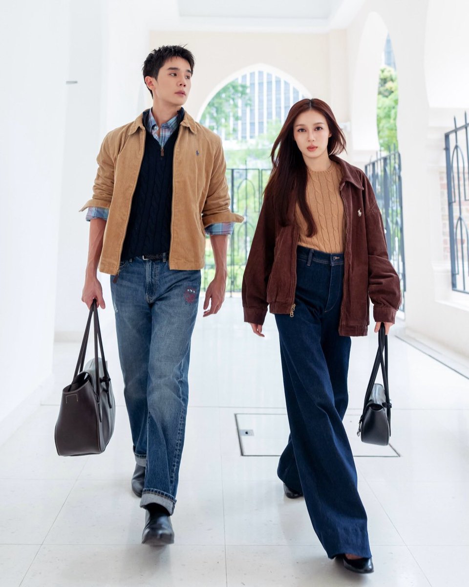 swxsomewhere's tweet photo. ความรู้สึกเหมือนโรงเรียนเชิญผู้ปกครองมาพบ ลูกของท่านวางมวยกัน แล้วผู้ปกครองถามคุณครูว่า ลูกใครชนะ 

#AVOCEAN #MUVMUV https://t.co/3SkQXcZlCe