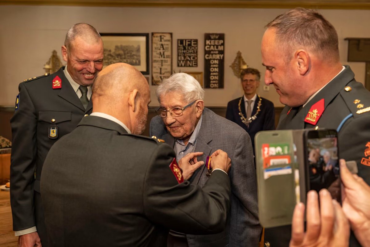 klaasm67's tweet photo. Dutch veteran Jan Boerema, 107, received the Mobilisation War Cross today. Called up in 1938, he fought at Kornwerderzand in May 1940 when German forces invaded the Netherlands. Respect! 🫡🇳🇱 https://t.co/IgbdGDPGrZ