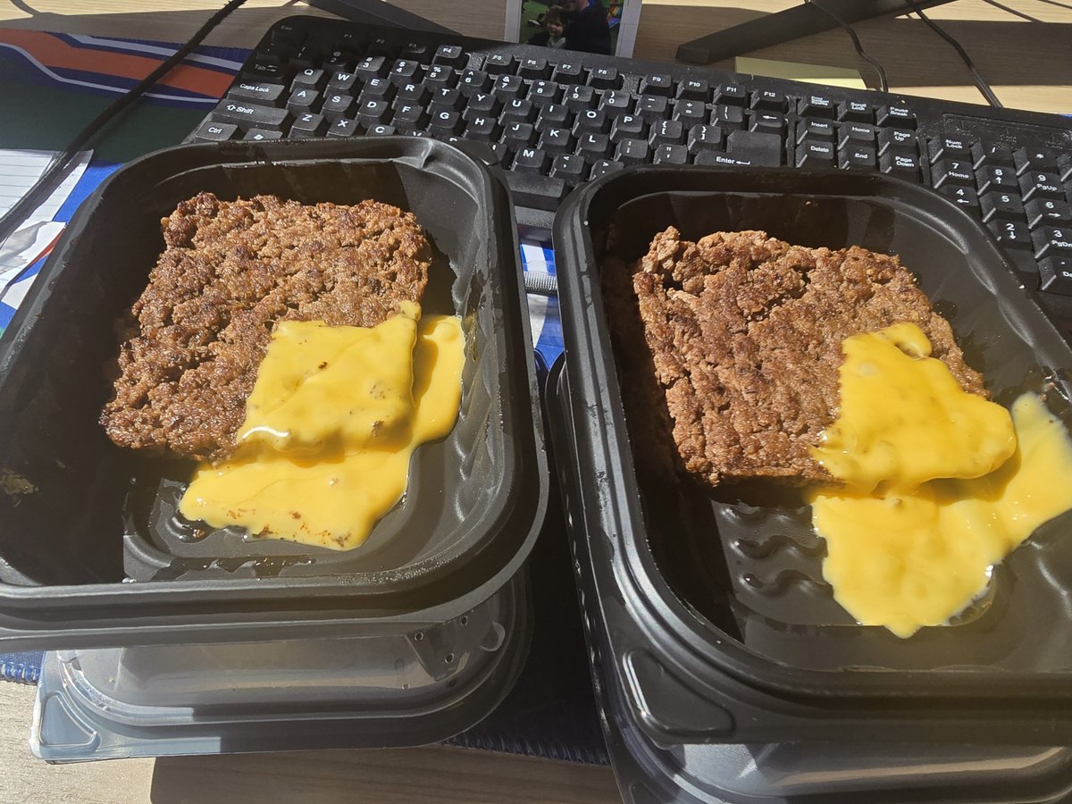 ShytoshiLies's tweet photo. @Wendys whats up with this? Cant even put a slice of cheese on a patty ? No beuno https://t.co/VidcdSywj0