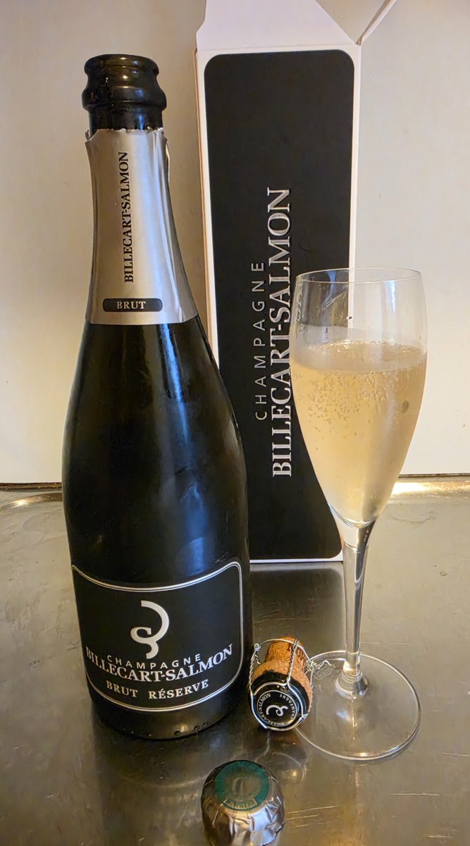 pensionspengar's tweet photo. Trevlig fredag alla Twittervänner!!! Fredagschampagnen är huschampagnen Billecart-Salmon Brut Reserve
En av de bästa! 599 kr och nr 7454
Köpt på plats för 4 år sedan för 320 kr
#Persvintips https://t.co/G9RBlBnTtY