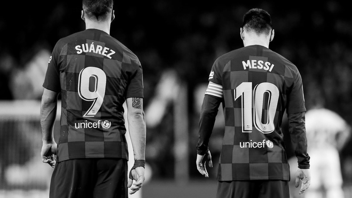 SportJ's tweet photo. 🚨 في مثل هذا اليوم من عام 2020 !

🎙الأسطورة ميسي لـ سواريز :

أنت لا تستحق أن تُطرد كما فعلوا
الحقيقة أنه في هذه المرحلة لا شيء يفاجئني https://t.co/DPBZDJSs2W
