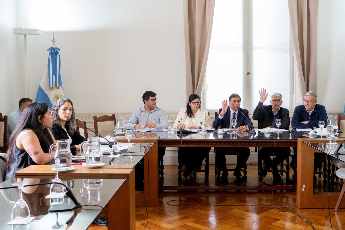 HCDiputadosBA's tweet photo. #Hoy | 🏛Se realizó una reunión conjunta de las comisiones de Derechos del Usuario y el Consumidor y Legislación General, presididas por los diputados @DiegoNanniOk y @RubenEslaiman, respectivamente, en la cual se aprobaron varios proyectos de ley sobre sobreendeudamiento. https://t.co/qBbPrtpwKh