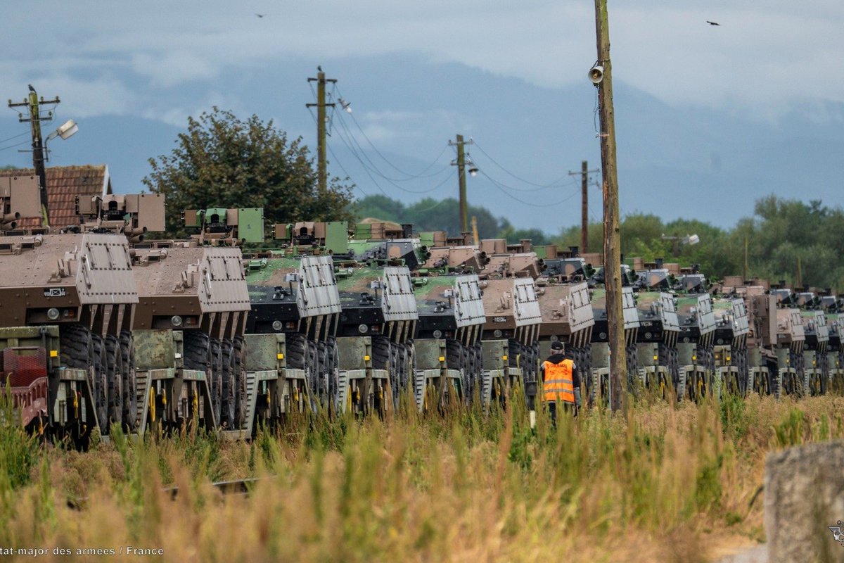 NATOBGRomania's tweet photo. NEW BRIGADE. NEW VEHICLES. SAME MISSION. 🇫🇷
The handover is underway. https://t.co/LaPauOusFO