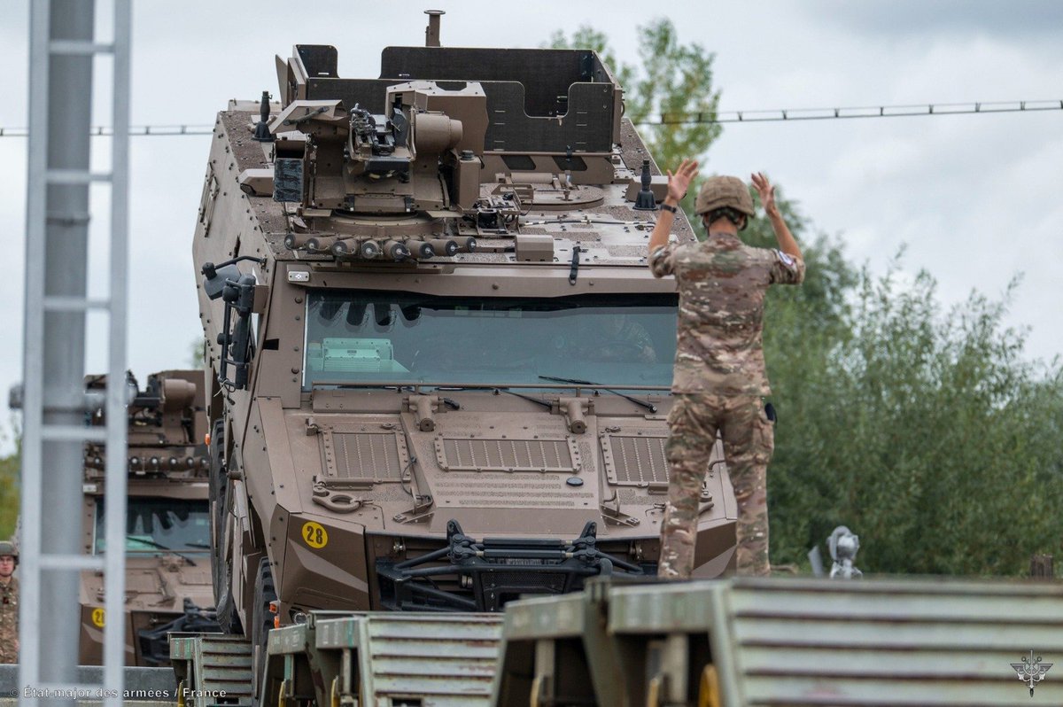 NATOBGRomania's tweet photo. NEW BRIGADE. NEW VEHICLES. SAME MISSION. 🇫🇷
The handover is underway. https://t.co/LaPauOusFO