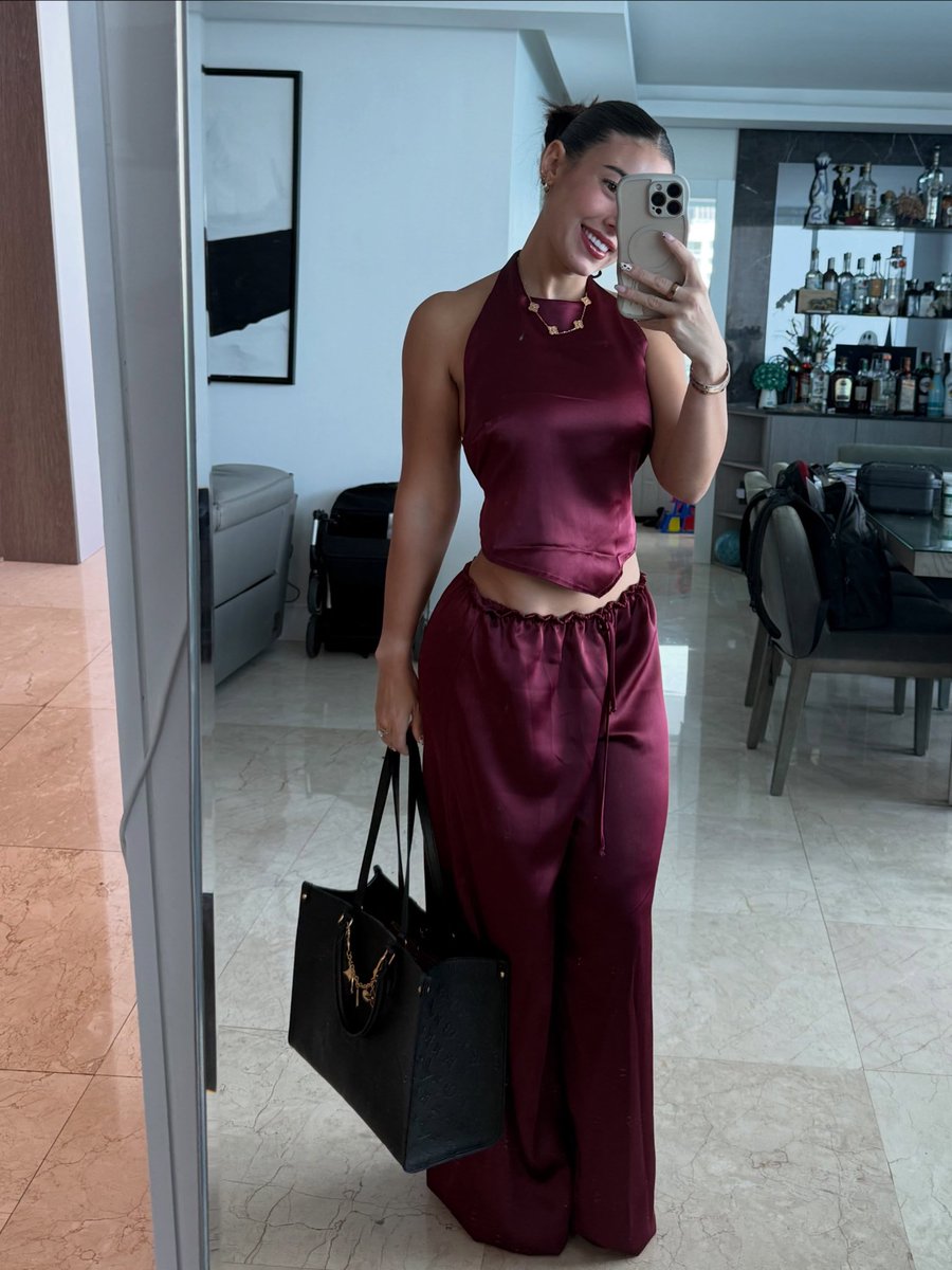 AngieVaronax_'s tweet photo. Let’s get to work 💼💼 https://t.co/BIN4sGratN
