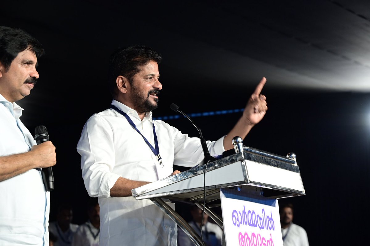 revanth_anumula's tweet photo. Shri Aryadan Muhammed dedicated his life to the values of freedom, democracy, secularism and the Constitution. It was an honour to receive the prestigious Aryadan Muhammed Award in Kerala today. The best tribute to his legacy is to continue the fight to protect these values.

Let us all stand together to protect the India we believe in..

#AryadanMuhammed #India #Kerala